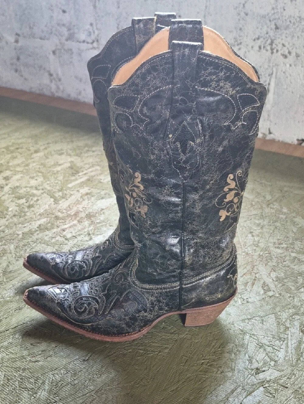 Embroidered Black Western Heeled Boots - Picture 4 of 11